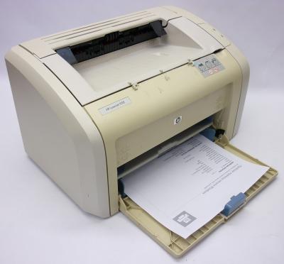 Лазерный принтер HP LaserJet 1018  лазерный монохромный, A4 (210x297 мм), 12 стр./мин., 2 Мб, USB 2.0, картридж новый, без лотка на выдачу бумаги.