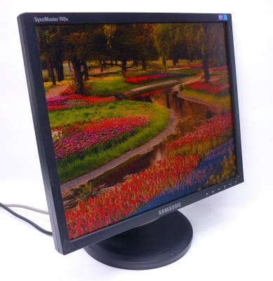 Монитор 17" Samsung SyncMaster 740N 1280x1024 (5:4), TN, 75 Гц, 300 кд/м2, 700:1, 5 мс, 160°/160°, VGA, поворот на 90°