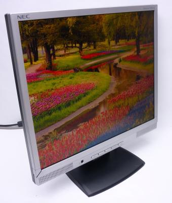 Монитор 19" Nec AccuSync LCD93VM треснута рамка 1280x1024 (5:4), TN, CCFL, 270 кд/м2, 550:1, 8 мс, 160°/145°, кабель VGA, колонки, треснута рамка матрицы