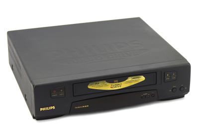 Видеомагнитофон VHS Philips VR-274 выход PAL, воспроизводит PAL/NTSC, 2 головки, моно звук, SP/LP, ТВ-тюнер, выход SCART, БЕЗ ПДУ