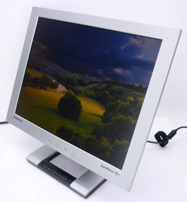 Монитор 15" Samsung 152S 1024x768 (4:3), TN, 250 кд/м2, 330:1, 25 мс, 140°/120, VGA, БП