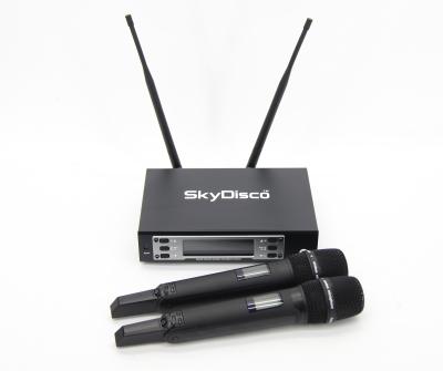 Комплект беспроводных микрофонов SkyDisco MIC-WL27 комплект из 2 микрофонов и ресивера со связью по радиоканалу, выходы Jack 6.3mm и 2x XLR, BOX